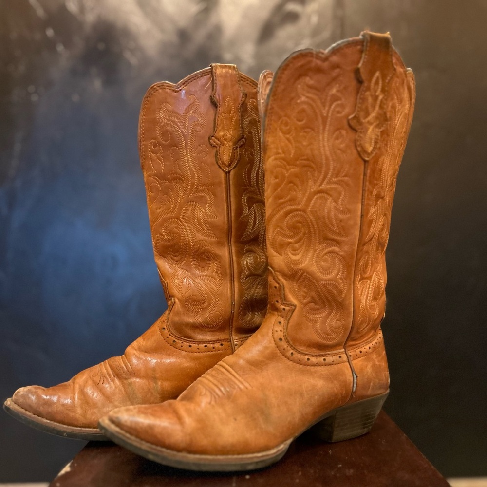 Justin Scalloped Edge Boot